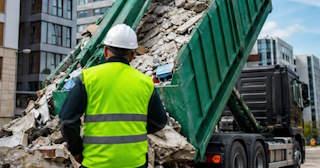 Вывоз строительного мусора в Партизанске: услуги лицензированной компании — ПроМусор